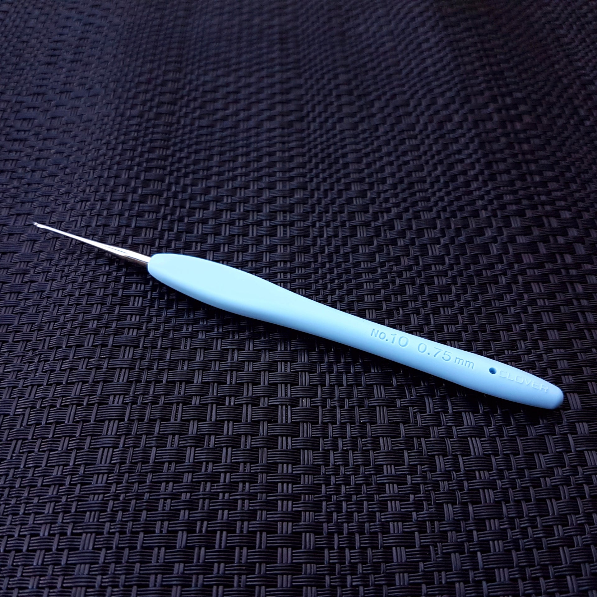 Clover dreadlock tool