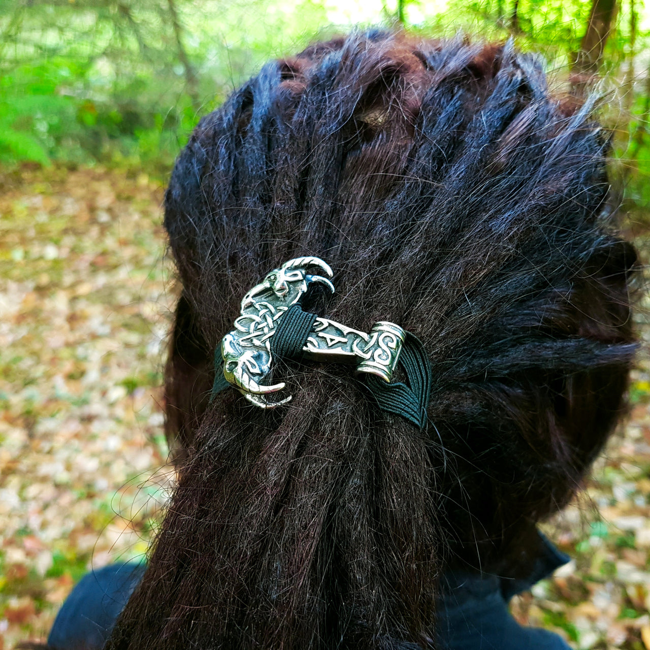 Goat head dread tie