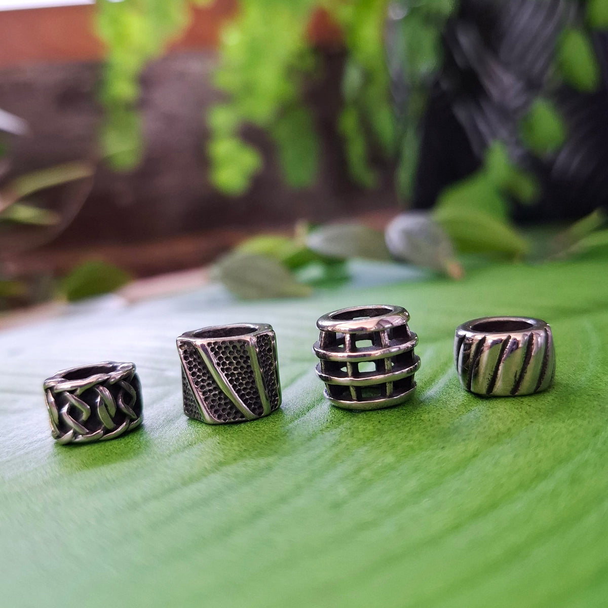 Set of 4 stainless steel dread beads
