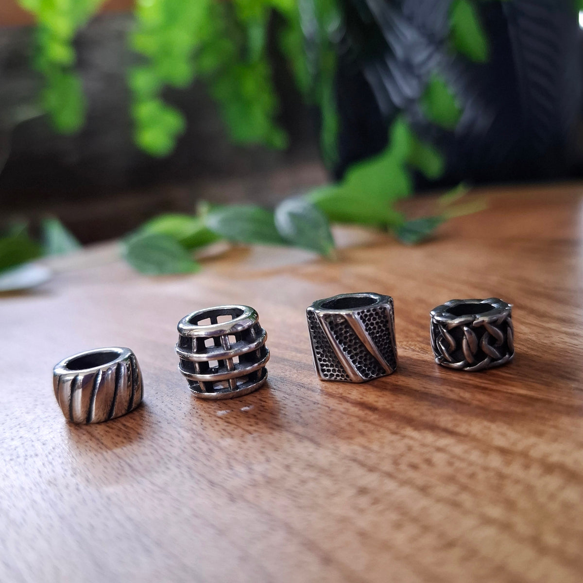 Set of 4 stainless steel dread beads