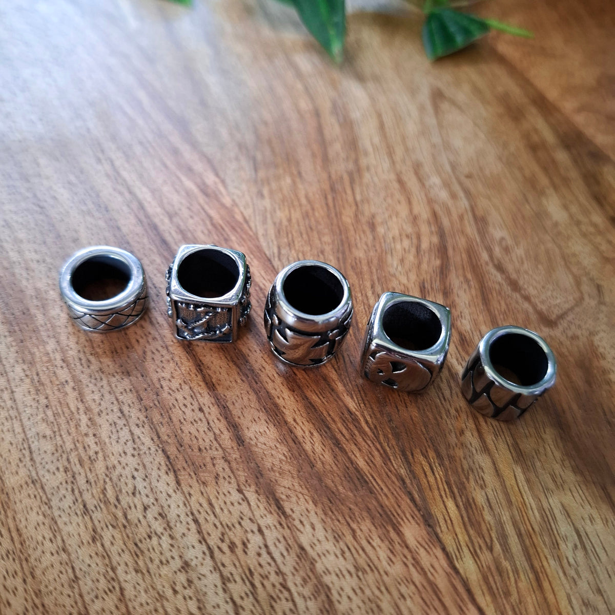 Set of 5 stainless steel dread beads 8mm holes