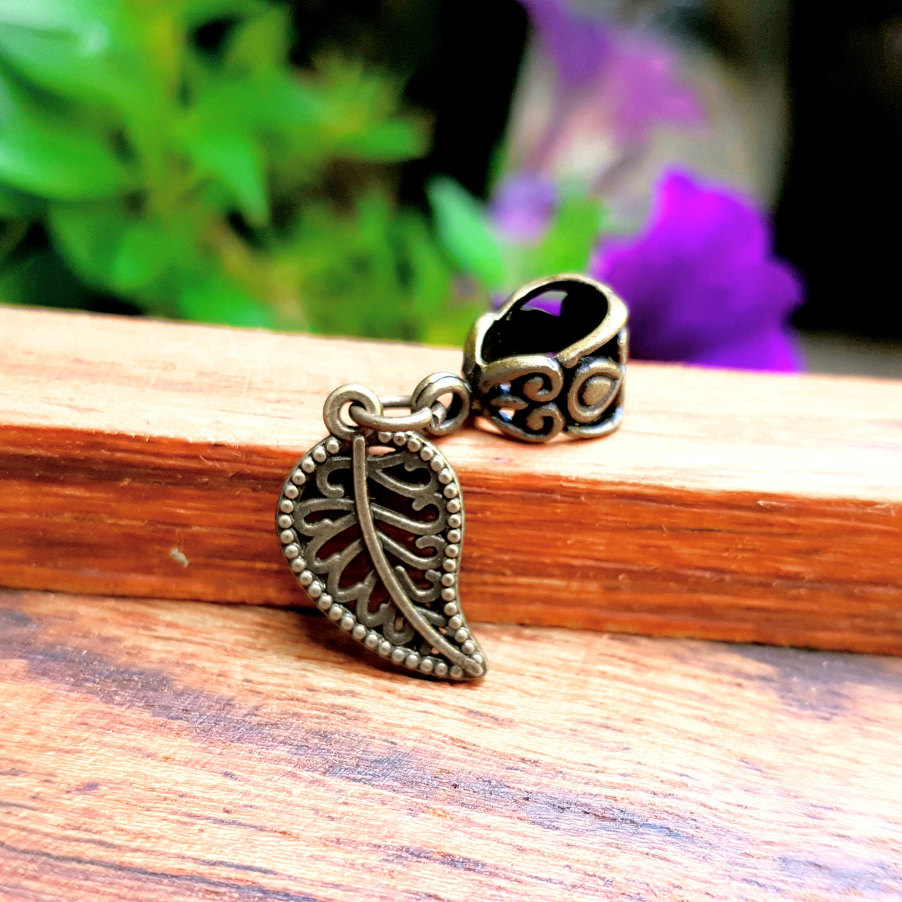 leaf dangle dread bead